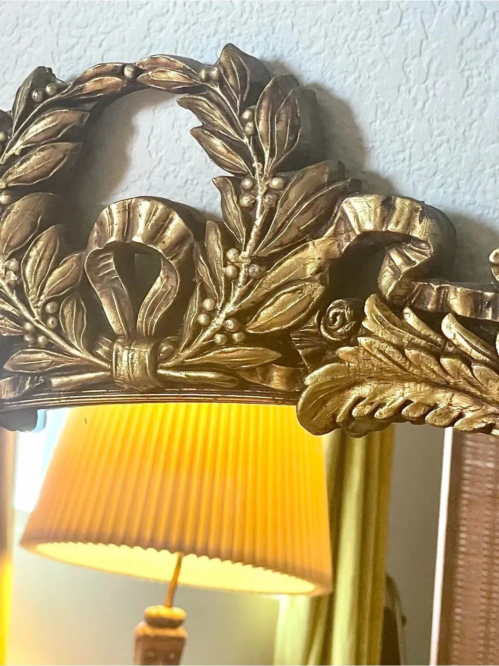♥️ Vintage Laurel Leaf Wall Mirror